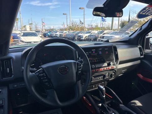 Certified 2025 Nissan Frontier Pro-X image 12