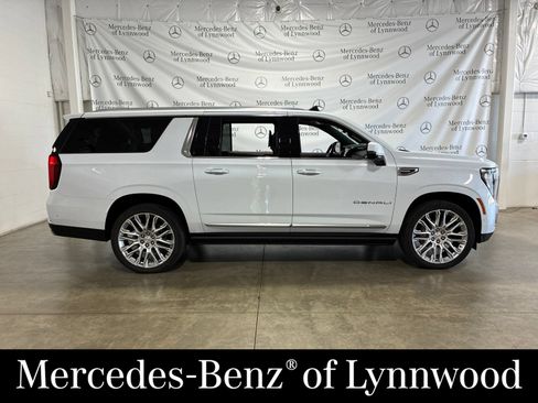 Used 2026 GMC Yukon XL Denali w/ Denali Reserve Package AWD/4WD image 2