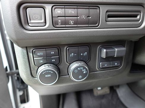 Used 2023 Chevrolet Tahoe LT w/ Luxury Package AWD/4WD image 13