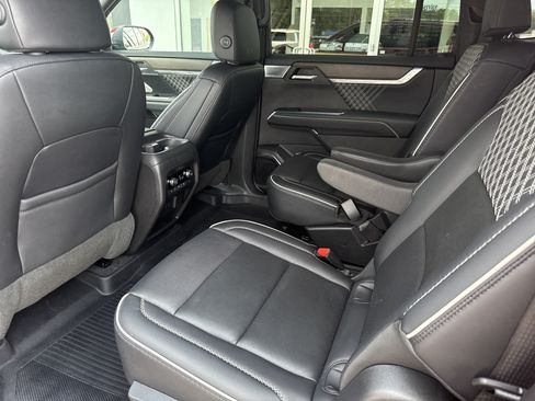 Used 2024 GMC Acadia Denali w/ Super Cruise Package FWD image 12