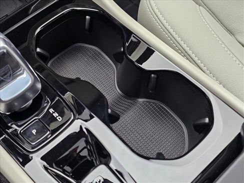 Used 2026 Volvo XC40 B5 Ultra w/ Climate Package image 27