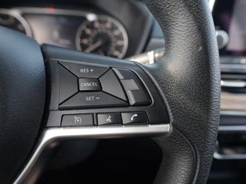 Used 2023 Nissan Altima 2.5 SV FWD image 12