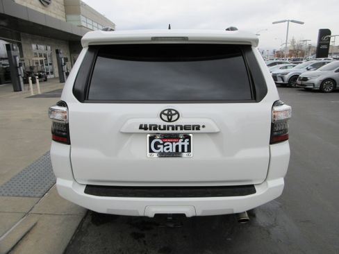 Used 2018 Toyota 4Runner SR5 image 8