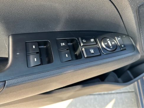 Used 2020 Hyundai Elantra SE w/ Cargo Package (C1) image 16