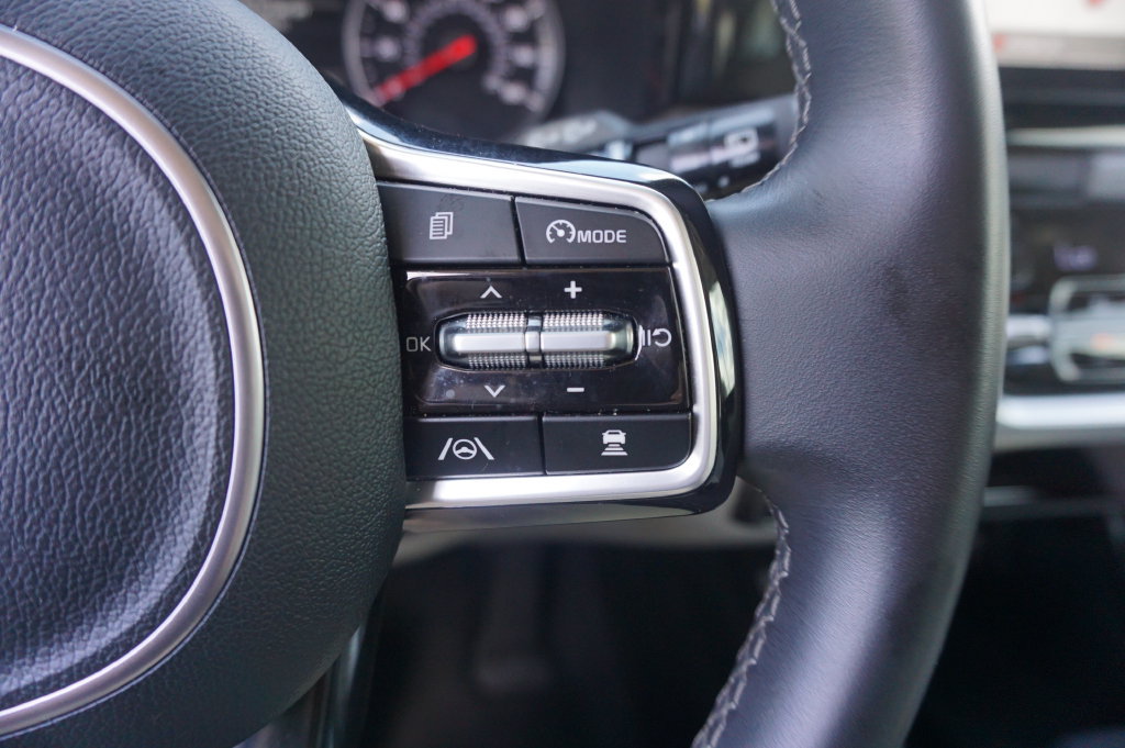 Used 2023 Kia Sorento EX w/ Panoramic Sunroof Package FWD image 9