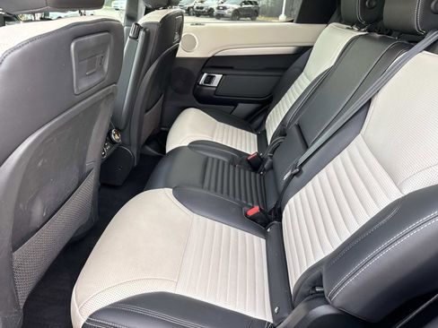 Used 2023 Land Rover Discovery S R-Dynamic image 12