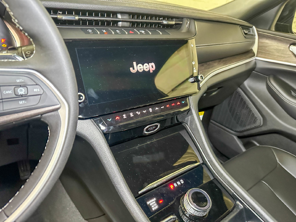 New 2026 Jeep Grand Cherokee Limited w/ MOPAR Finishing Package AWD/4WD image 25