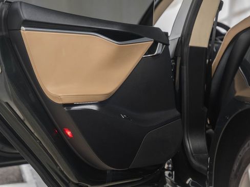 Used 2013 Tesla Model S image 32