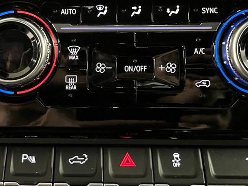 Used 2024 GMC Sierra 3500 Denali w/ Technology Package AWD/4WD image 39