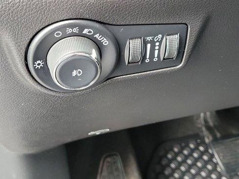 Used 2022 Jeep Compass Latitude w/ Sun and Sound Group AWD/4WD image 21