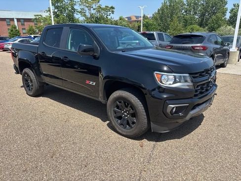 Used 2021 Chevrolet Colorado Z71 w/ Z71 Midnight Edition AWD/4WD image 2