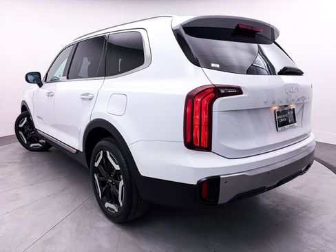Used 2024 Kia Telluride S FWD image 2