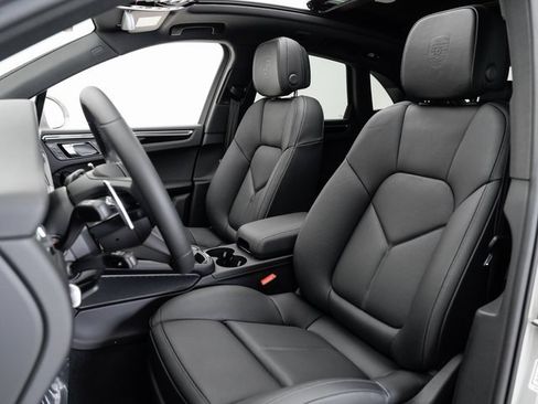 Used 2025 Porsche Macan image 5