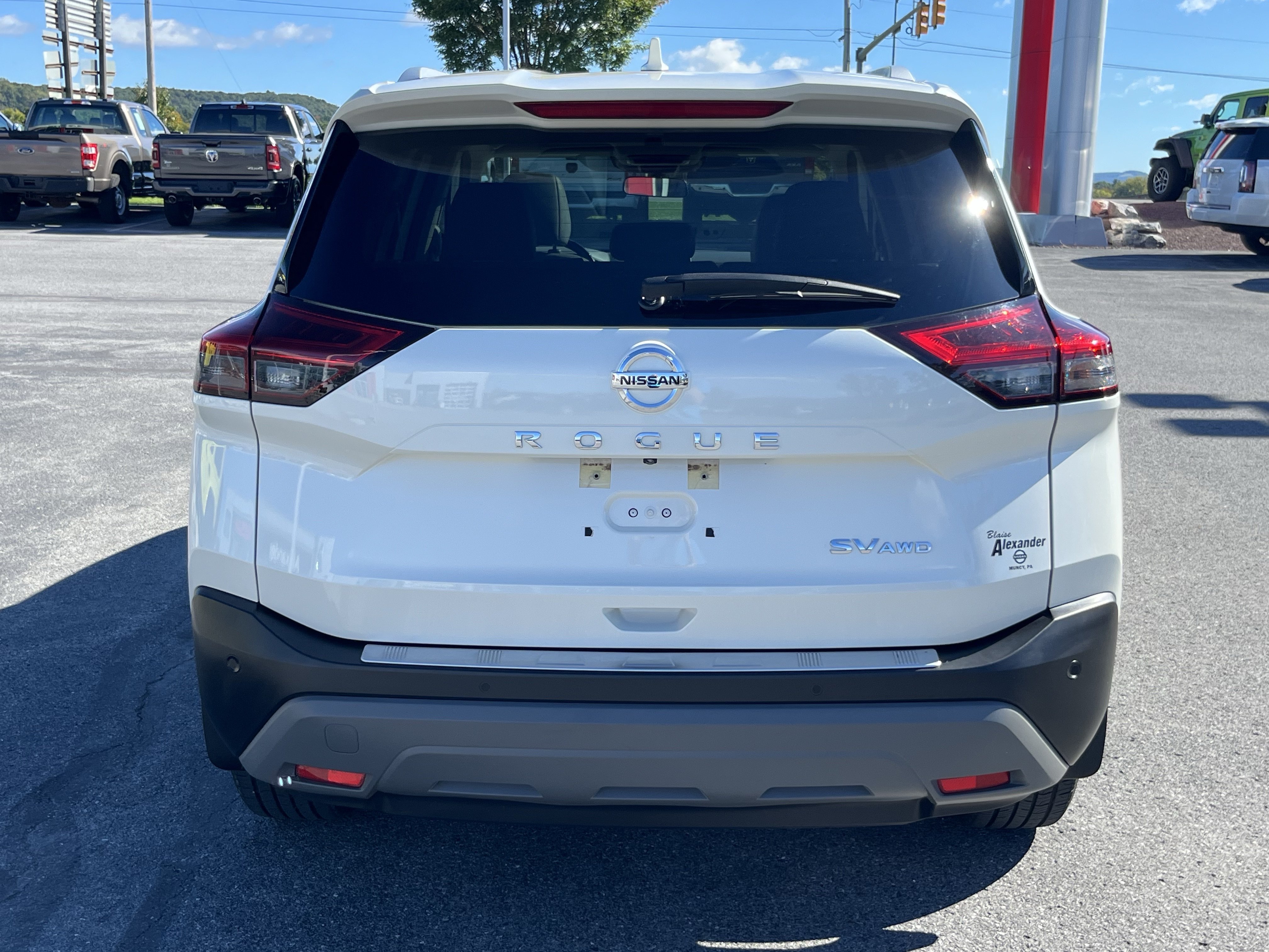 Used 2021 Nissan Rogue SV w/ Premium Package AWD/4WD image 6