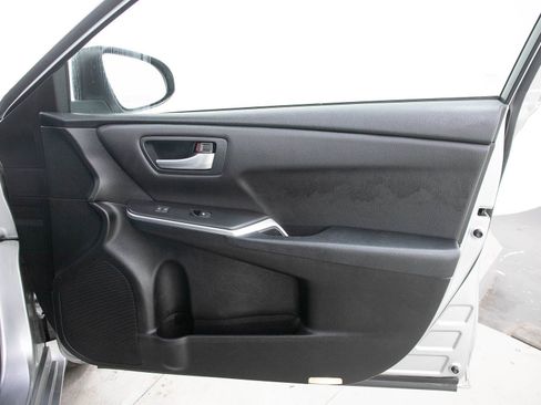 Used 2017 Toyota Camry LE FWD image 9