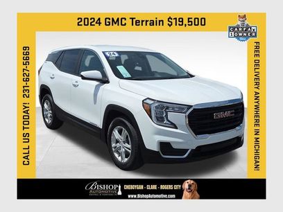 Used 2024 GMC Terrain SLE w/ LPO, Floor Liner Package