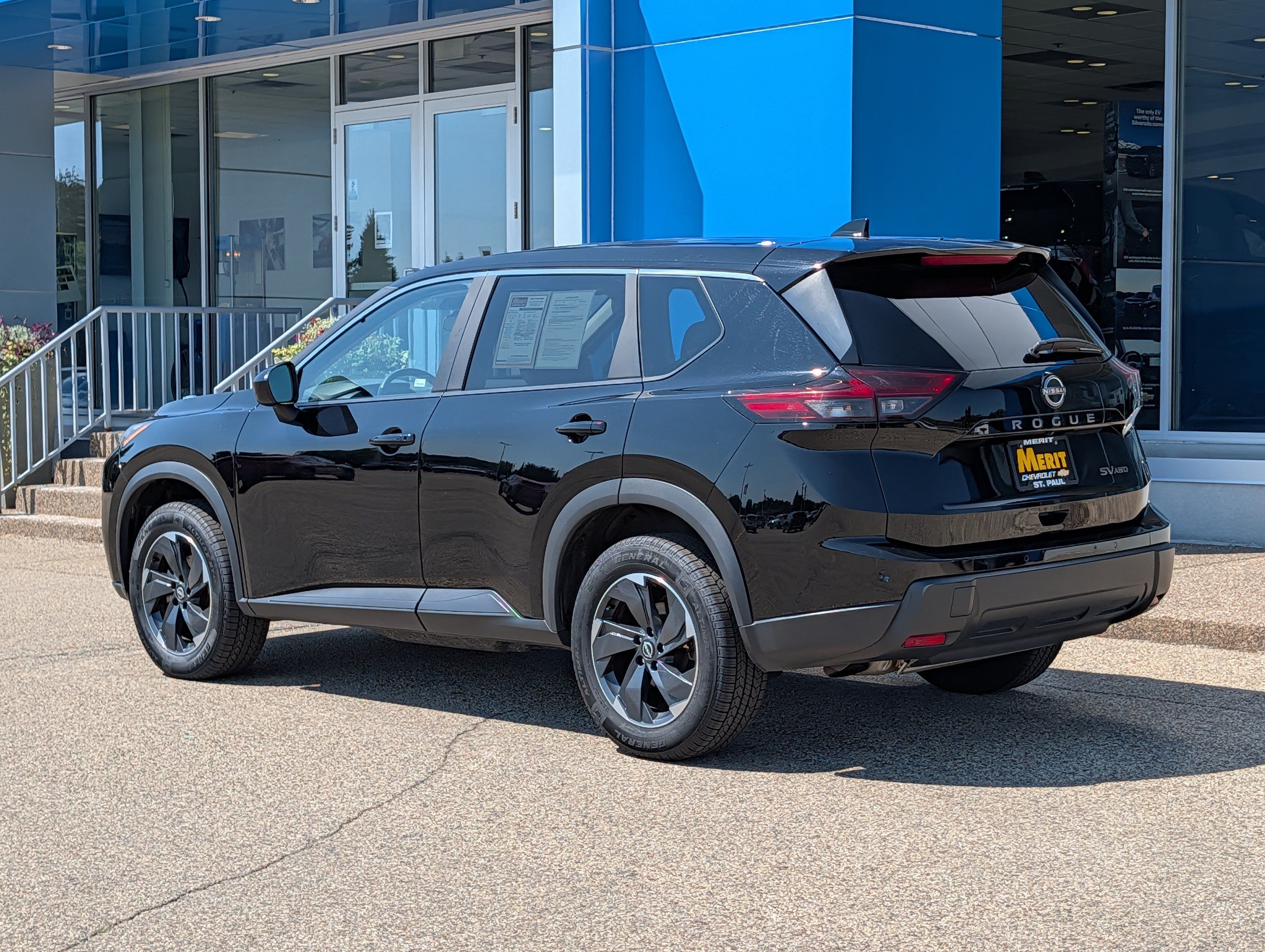 Used 2024 Nissan Rogue SV AWD/4WD image 4