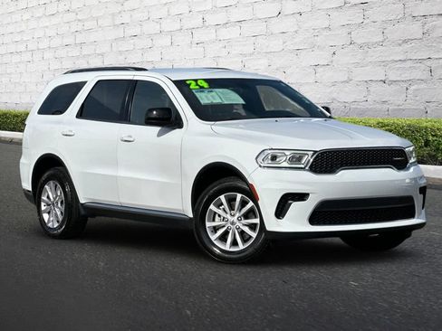 Used 2024 Dodge Durango SXT image 2