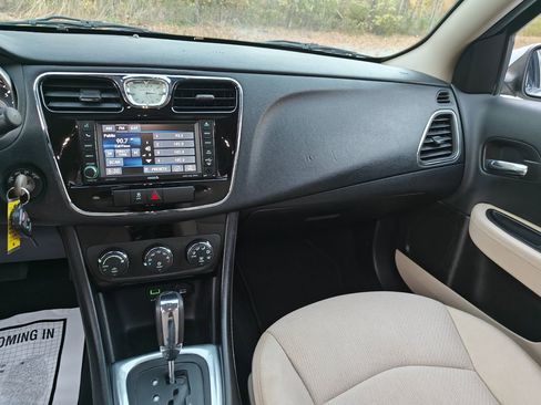 Used 2014 Chrysler 200 Touring image 13