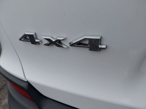 Used 2019 Jeep Cherokee Latitude Plus w/ Comfort/Convenience Group image 11