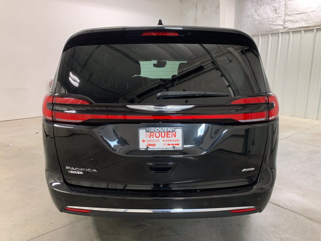 Used 2023 Chrysler Pacifica Touring-L w/ Uconnect Theater Family Group AWD/4WD image 7