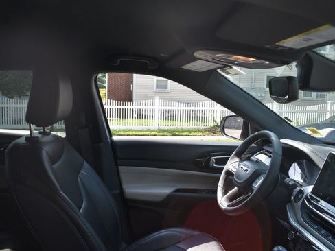 Used 2026 Jeep Compass Limited AWD/4WD image 18