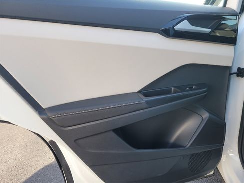 Certified 2025 Volkswagen Taos S image 11