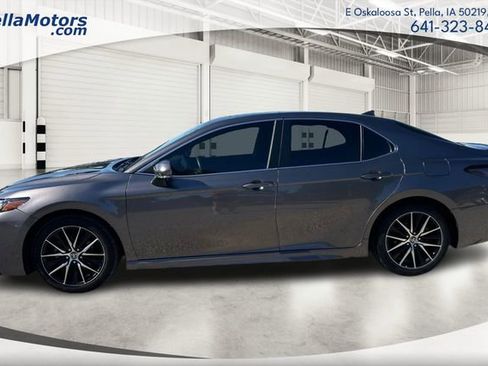 Used 2022 Toyota Camry SE w/ Cold Weather Package FWD image 6