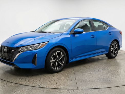 Used 2025 Nissan Sentra SV image 3