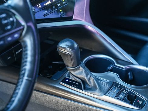 Used 2023 Toyota Camry SE image 19