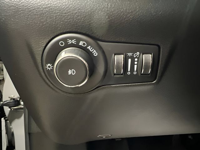 Used 2023 Jeep Compass Latitude AWD/4WD image 29