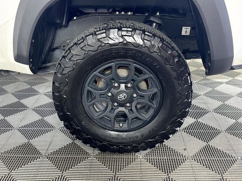 Used 2019 Toyota Tacoma SR w/ SX Package image 28