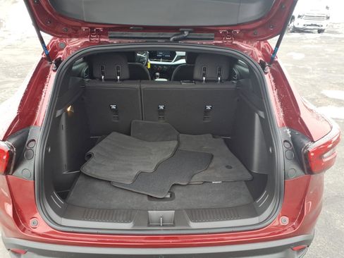 Used 2025 Chevrolet Trax RS w/ Sunroof Package image 18