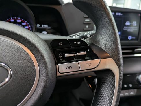 Used 2022 Hyundai Elantra SEL FWD image 17