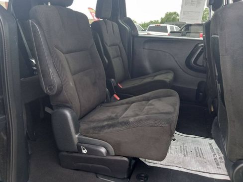 Used 2016 Dodge Grand Caravan SE FWD image 11