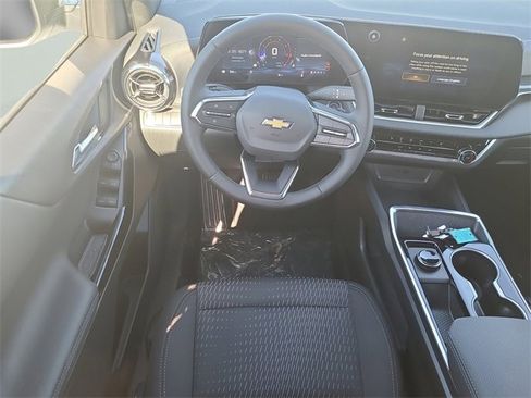 New 2026 Chevrolet Equinox LT image 13