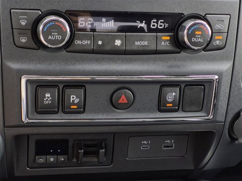 Used 2024 Nissan Titan SV w/ SV Convenience Package image 21