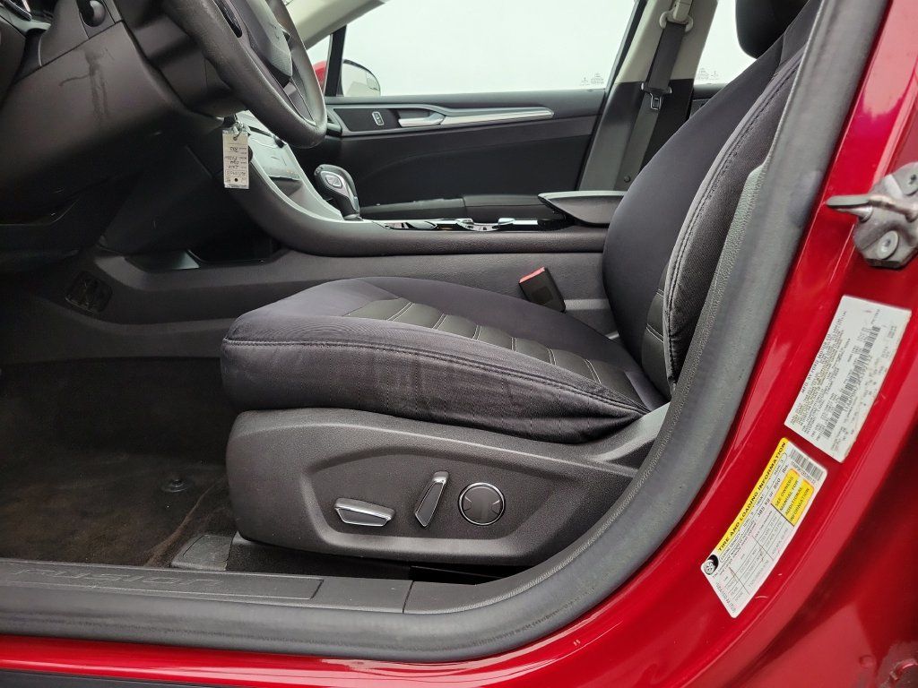 Used 2014 Ford Fusion SE FWD image 19