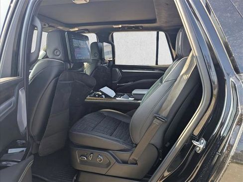 Certified 2025 Cadillac Escalade Sport Platinum image 13