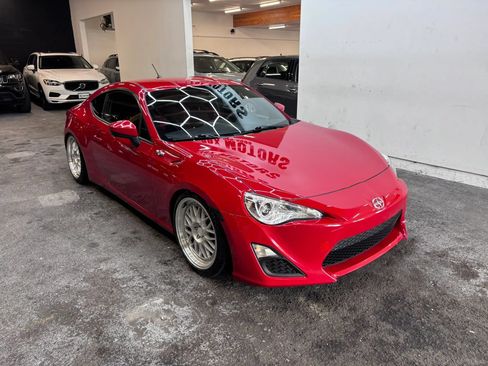 Used 2013 Scion FR-S RWD image 2