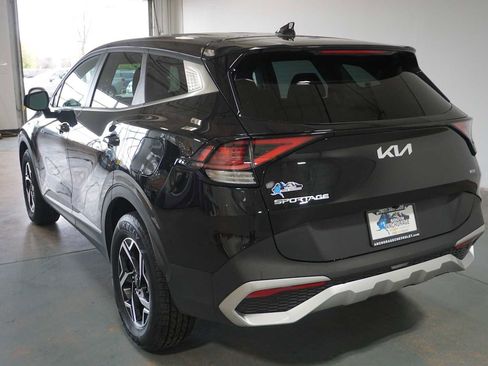 Used 2024 Kia Sportage LX image 3