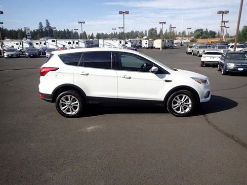Used 2019 Ford Escape SE image 6