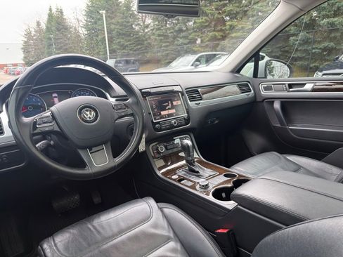 Used 2014 Volkswagen Touareg VR6 image 15
