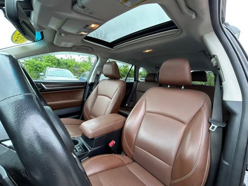 Used 2018 Subaru Outback 2.5i Touring AWD/4WD image 9