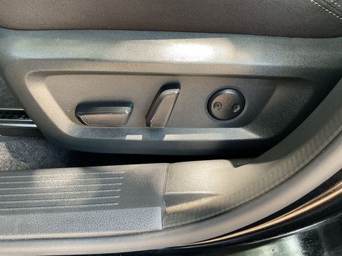 Used 2025 Nissan Rogue SV FWD image 9