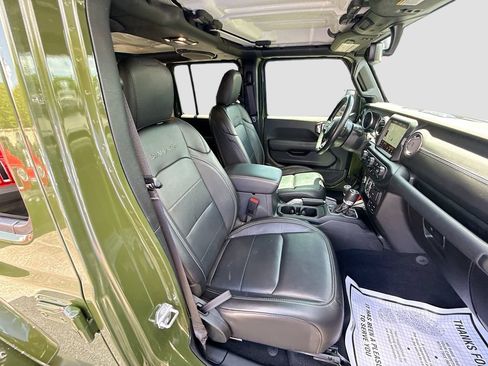 Used 2023 Jeep Wrangler Unlimited Sahara w/ Cold Weather Group AWD/4WD image 33