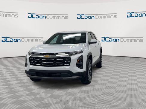 New 2026 Chevrolet Equinox LT image 3