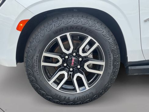 Used 2023 GMC Yukon AT4 w/ AT4 Premium Plus Package AWD/4WD image 9