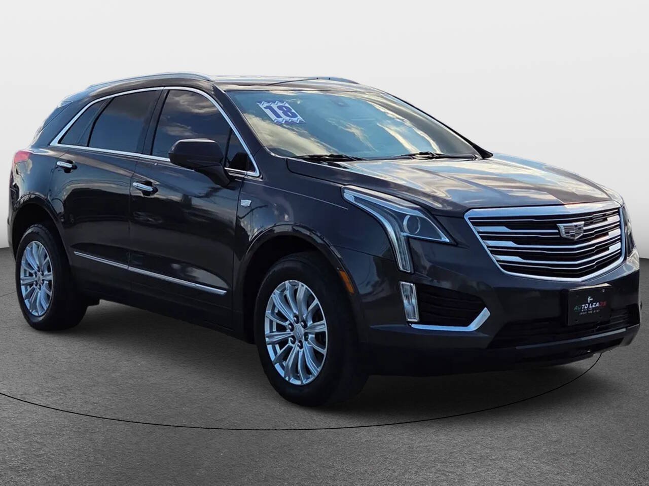 Used 2018 Cadillac XT5 FWD image 2