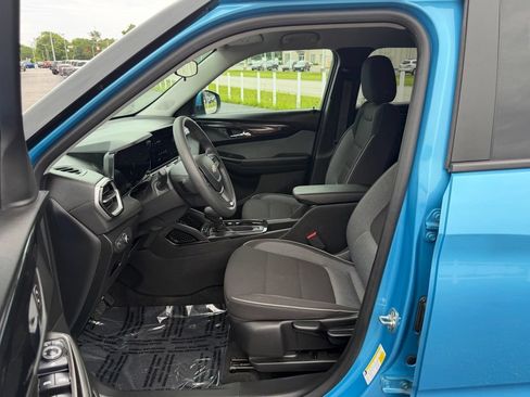 Used 2025 Chevrolet TrailBlazer LT AWD/4WD image 17